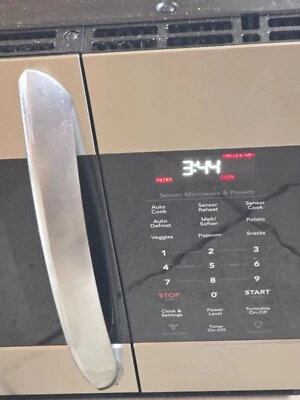 Expositor con tablero para horno microondas FRIGIDAIRE 30" 1,7 pies cúbicos FGMV17WNVF. Foto 1 de 4