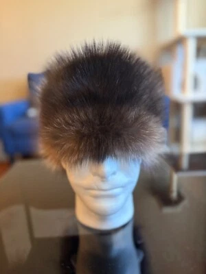 Sombrero cosaco de piel de mapache negro natural con parte superior de gamuza de cordero y satén dorado Foto 1 de 4