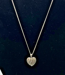 Colgante de oro blanco de 14 quilates con corazón de diamantes blancos y champán y collar de dos hebras - Imagen 1 de 7