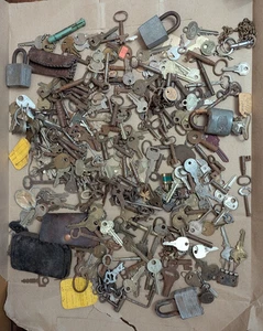 ENORME lotto 7,25 libbre chiavi antiche vintage scheletro estremità aperta canna piatta e altri tipi - Foto 1 di 20