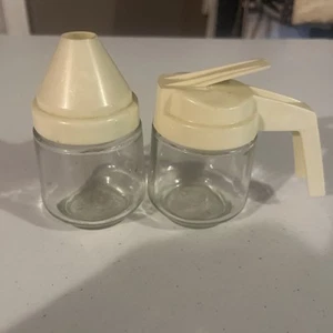 Vintage Gemco Glas kurzer Sirup oder Milchkännchen & Zuckerspender Kunststoffdeckel EUC - Bild 1 von 5