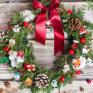 30 Stück Mini Harz Weihnachtsschmuck Figuren Weihnachtsbaum Hängedeko - Bild 1 von 10