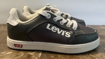 Tenis Levi's Spellout grises de imitación de cuero con adornos blancos talla 9 para niños pequeños Foto 1 de 4