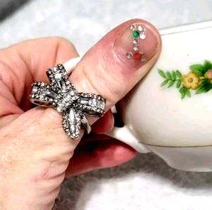 Size 8 Silver Tone Crystal Rhinestone Sparkling Bow Ring + *FREE GIFT INCLUDED* - Picture 1 of 2