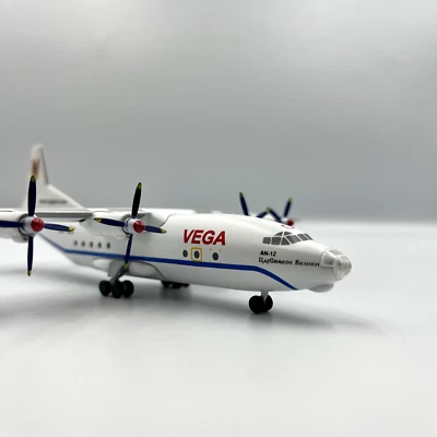Modelo de avión Antonov 12 Vega air Reg: LZ-VEC "Tsar Simeon Veliki" Foto 1 de 4