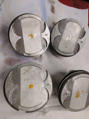 Suzuki GSX R 1000 k 1/3 pistoni come nuovi - Imagem 1 de 4