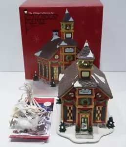 2001 DORFSAMMLUNG von ST NICHOLAS SQUARE BELEUCHTETES BEERENHOLZ SCHULHAUS - Bild 1 von 6