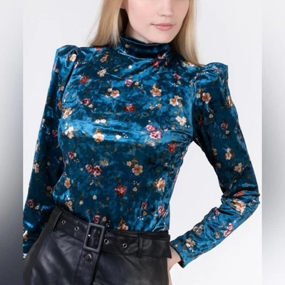 Top ajustado GUESS terciopelo floral para mujer talla XS Foto 1 de 2