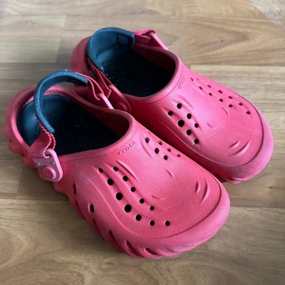 Crocs J2 Size 2 Toddler Kids Red Classic Clog Sandals Shoes - Image 1 of 4