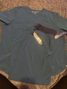 Women’s Scrub Set - Picture 1 of 1
