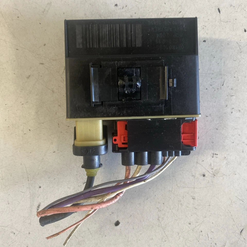 Relé de control del ventilador Peugeot Partner 2011 9652021180 Foto 1 de 2