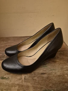 Naturalizer Damen 7,5 W Breite Schwarz Leder Pumps Absatz Keilabsatz Gummisohle - Bild 1 von 12