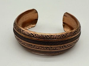 Bracciale vintage ornato in rame massiccio dettagliato - Foto 1 di 7