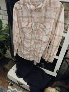 Croft And Barrow Cuadros Rosa Y Beige Manga Larga Con Botones - Imagen 1 de 6