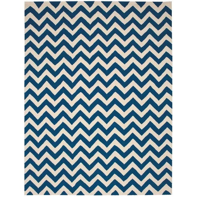Alfombra de interior/exterior Nourison Pórtico Chevron azul oscuro 8' x 10'6" Foto 1 de 4