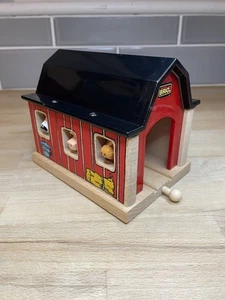 Brio World Tierscheune Holzeisenbahnen Eisenbahn Bauernhof - Bild 1 von 6