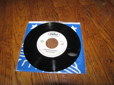 TRACE ADKINS - THE CHRISTMAS SONG / WAYFARING STRANGER - CAPITOL RECORDS 7" - Image 1 of 2