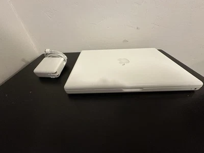 Apple MacBook 2007 13" A1181 White -READ DESCRIPTION. - Image 1 of 4