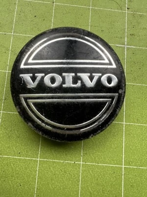 VOLVO V50 V60 V70 XC60 XC70 XC90 CENTER CAP HUB COVER USED SEE PICS 30666913. - Image 1 of 4
