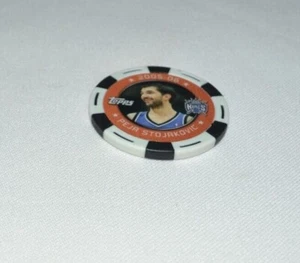 2005 TOPPS NBA COLLECTOR CHIP - PEJA STOJAKOVIC 2005-06 WHITE & BLACK CHIP - Picture 1 of 3