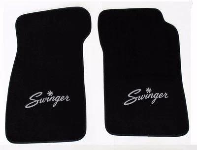 ¡Nuevo! Juego de 2 pares de alfombrillas negras Dodge Dart Swinger 1967-1976 logotipo plateado Foto 1 de 4