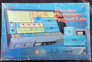 Radio Shack Science Fair Exploring Electronics Lab 200 in One Project Kit 28-265 - Picture 1 of 13
