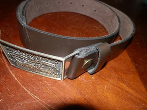 Cinturón de cuero genuino Levi’s con hebilla - 39" de largo, desgaste ligero - Imagen 1 de 4