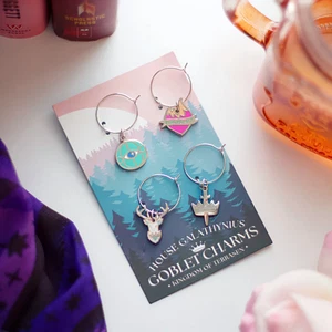 Eulenkiste Haus Galathynius Königreich Terrasen Thron aus Glas Kelch Wein Charm - Bild 1 von 4