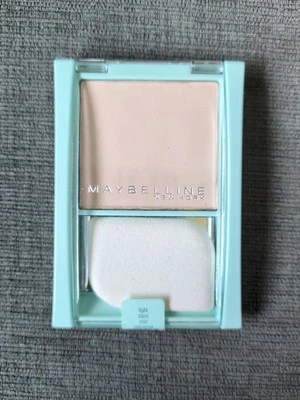 Maybelline Pure Powder Shine Free Finish Makeup -DISCONTINUED  sealed  610 Light - Image 1 of 2