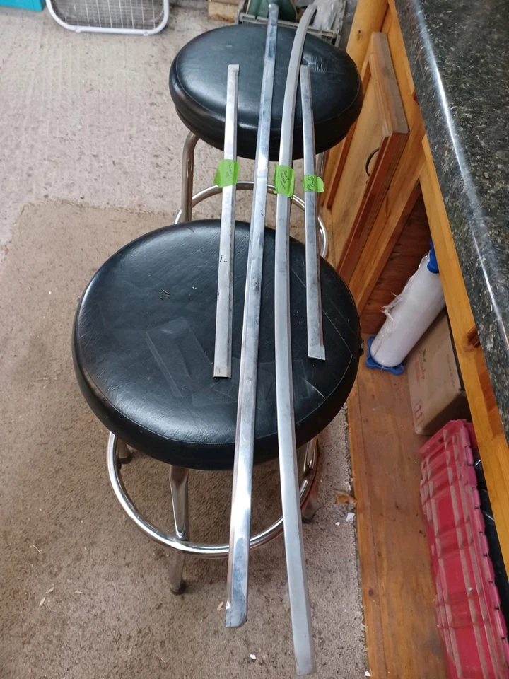 Oldsmobile Toronado 1970 ventana trasera cromada Foto 1 de 4