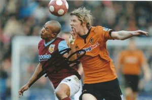 BURNLEY: TYRONE MEARS SIGNED 6x4 ACTION PHOTO+COA - Picture 1 of 1
