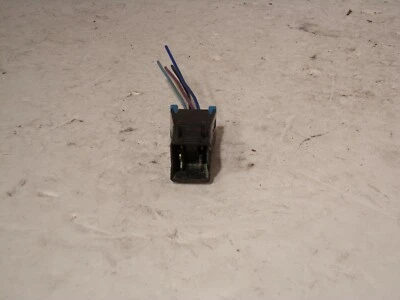 1998 - 2004 年凯迪拉克 SEVILLE TAIL LIGHT BULB SOCKET WIRING HARNESS PLUG #K125 — 第 1/3 张图片