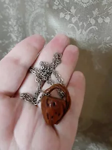 Folk Art Vintage Jewelry Peach Pit Wood Basket Carving Necklace Hand Carved - Picture 1 of 7