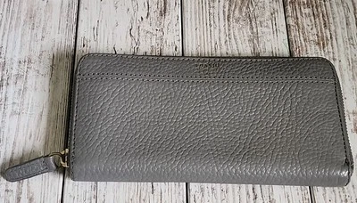 Cartera sin asas Fossil Tara de cuero gris cremallera alrededor guijarros SWL1086 acordeón Foto 1 de 4