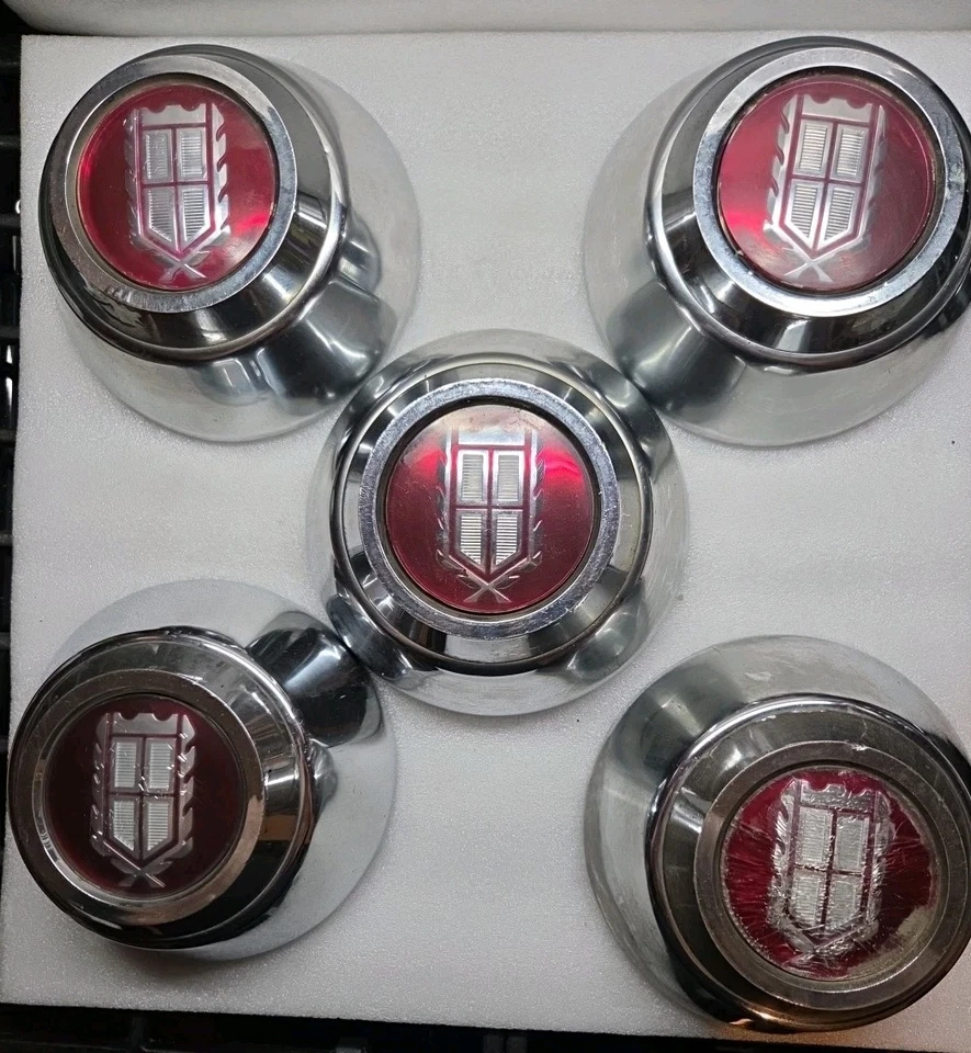 Lote de 5 tapas centrales llantas turbina Ford LTD Crown Victoria 1980-1991. Foto 1 de 4