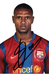 FOTO RETRATO 6x4 firmada por Eric Abidal de Barcelona y Francia + certificado de autenticidad - Imagen 1 de 1