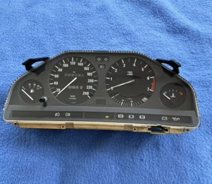 BMW E30 Tacho 1386999 Kombi Instrument 129780 Km Stand 7000 Umdrehungen - Bild 1 von 16