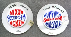 Zwei (2) 1968 SOCK IT TO EM Nixon Humphrey Campaign Buttons -- Original - Bild 1 von 3