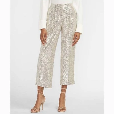 Pantalones cortos de pierna ancha de tiro alto con lentejuelas plateadas Express  Foto 1 de 4