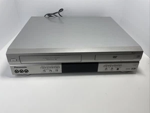 Lettore combinato DVD/VCR Panasonic modello PV-D4734S NON lettura COSÌ COM'È - Foto 1 di 3