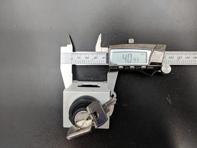 Eaton Cutler Hammer Machine Keyed Switch On Off 22mm E22B2 2 Keys  - Image 1 of 4