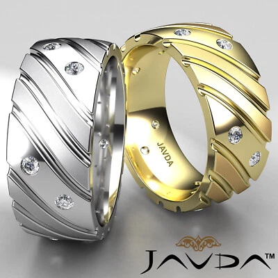 Alianza de boda de diamantes de eternidad con montura de bisel acanalado diagonal para hombre dorada 0,30 quilates Foto 1 de 4