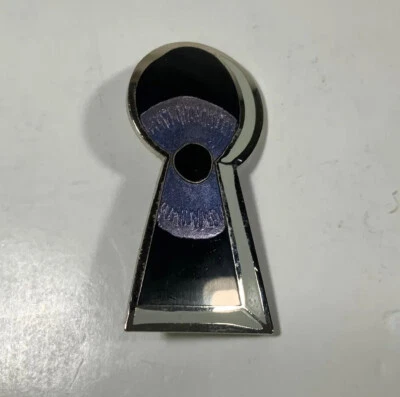 Broche vintage de 1980 ACME Studio "Peeker" de DEVO'S MARK MOTHERSBAUGH - NUEVO Foto 1 de 4