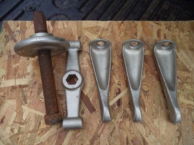 Vintage Universal 3-Leg Wheel Hub Puller Set  USA  NICE - Image 1 of 3