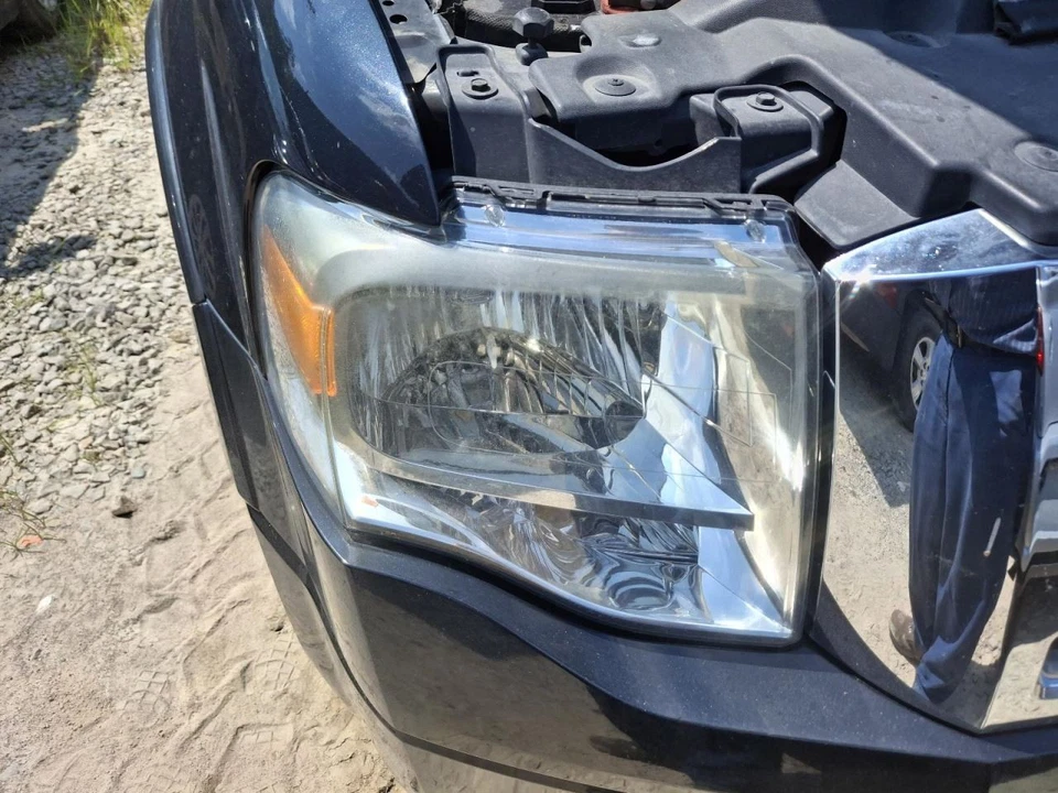 Оригинальная б/у правосторонняя фара в сборе для Ford Expedition 2010 168 000 миль - Изображение 1 из 1