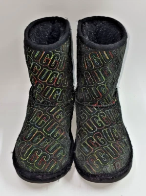 BOTAS DE GAMUZA NUEVAS NIÑOS TALLA 3 NEGRAS UGG CLASSIC II PUNTADA GRÁFICA 1112383K LOGO Foto 1 de 4