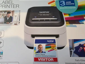 Brother Etikettendrucker P-touch VC-500W, bis 45mm, Zink-Technik, 313 dpi, WLAN - Bild 1 von 3