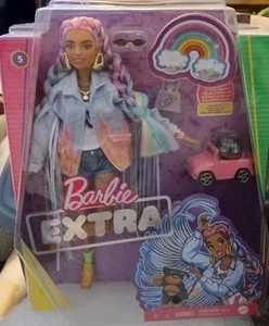 Barbie Extra Puppe #5 Fransen Jeansjacke mit Haustier Welpe, lange Regenbogen Zöpfe  - Bild 1 von 4