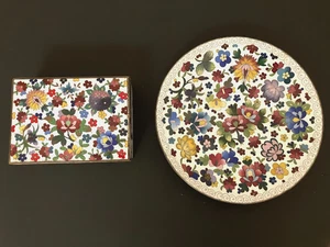 Set antike chinesische Cloisonne Schatulle und Teller, mehrfarbig floral auf weißer Emaille - Bild 1 von 12