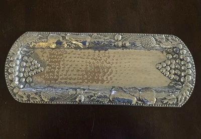 RARO BANDEJA LARGA PARA SERVIR PLATO UVAS Y FRUTAS TEMA 20”x7” PLATEADO Foto 1 de 4